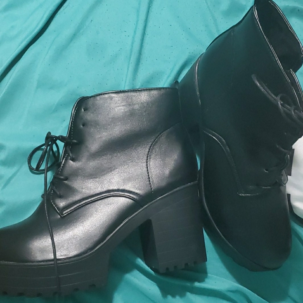 NEW Chunky platform boots.